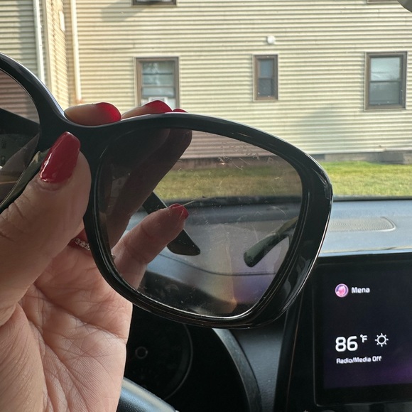 Authentic Prada sunglasses with case - Picture 4 of 7